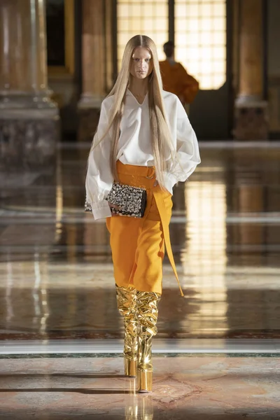Look 42